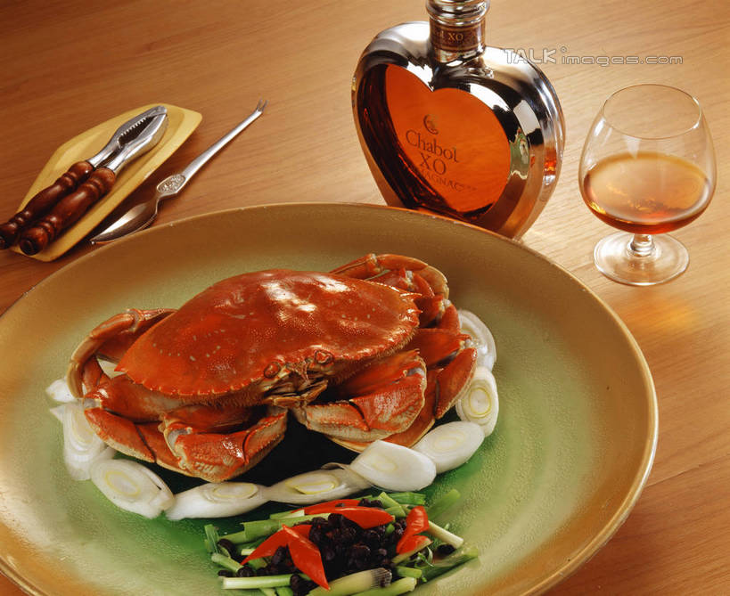 海鲜,蟹,红酒,葡萄酒,无人,横图,俯视,室内,特写,白天,餐桌,桌子,辣椒,蔬菜,杯子,餐具,连接,阴影,组合,弯曲,新鲜,反射,螃蟹,碟子,高脚杯,工具,盘,钳子,影子,食品,红酒杯,酒类,红酒瓶,加工,水产,海洋生物,玻璃制品,酒,酒瓶,食物,饮料,盘子,玻璃瓶,酒杯,瓶子,碟,红葡萄酒,有机食品,绿色食品,餐台,老虎钳,链接,固定,五金,紧固,葡萄酒杯,葡萄酒瓶,拼接,剪断,水生动物,拼凑,海产品,水生物,海底动物,青蟹,扭转,辣角,红海椒,大椒,辣虎,广椒,拼合,凑集,聚合,撮合,链结,牢固,夹持,甲壳动物,和乐蟹,黄甲蟹,锯缘青蟹,蝤蛑,蟳,闸蟹,玻璃杯,辣子,红辣椒,海椒,番椒,彩图,高角度拍摄,shrj1