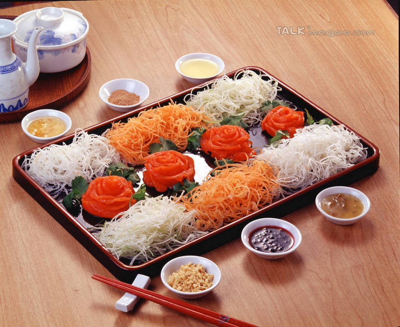 海鲜,三文鱼,无人,横图,俯视,室内,特写,白天,烹饪,餐桌,桌子,鲑鱼,萝卜,胡萝卜,蔬菜,杯子,餐具,雕塑,阴影,新鲜,艺术,装饰,盛开,反射,鱼,雕刻,雕像,碟子,壶,盘,影子,陶瓷,调料,酱料,酱汁,佐料,日本料理,料理,食品,陶瓷制品,调味品,调味料,花蕾,水产,酱,菜肴,美食,鱼类,海洋生物,水壶,花,花瓣,花朵,鲜花,食物,盘子,茶壶,容器,水杯,工艺品,碟,碗,日式料理,花苞,花蕊,日式,佳肴,有机食品,绿色食品,餐台,储藏,华丽,修饰,美术,点缀,储存,水生动物,海产品,黄萝卜,番萝卜,水生物,海底动物,鲑,美学,衬托,美观,雅致,雅观,三文鱼刺身,茶杯,红萝卜,甘荀,彩图,高角度拍摄,丁香萝卜,胡芦菔金,金笋,食雕,食品雕刻,食物雕刻,贮存,刺身,shrj1