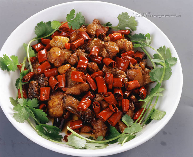 无人,横图,俯视,室内,特写,白天,烹饪,中餐,餐桌,桌子,辣椒,蔬菜,阴影,灰色背景,新鲜,反射,影子,陶瓷,香菜,鸡肉,肉,料理,食品,陶瓷制品,菜肴,美食,肉类,食物,一个,容器,碗,中式,摄影,佳肴,有机食品,绿色食品,影棚,单个,餐台,辣子鸡,储藏,储存,肉食,辣角,红海椒,大椒,辣虎,广椒,胡菜,香荽,原荽,园荽,芫荽,胡荽,莞荽,芫茜,芫蓿,莚葛草,莚荽菜,辣子,红辣椒,海椒,番椒,彩图,高角度拍摄,影棚拍摄,拍摄,贮存,shrj1