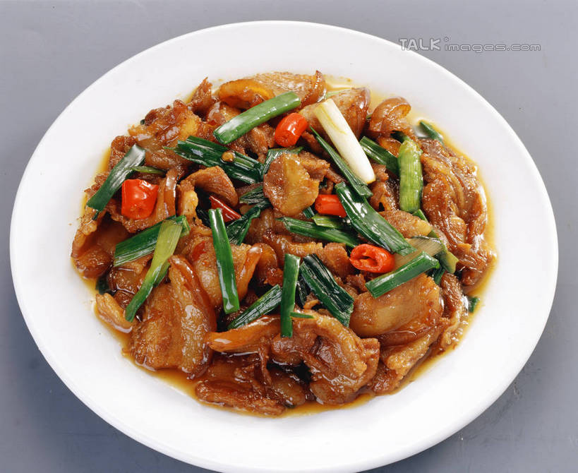 无人,横图,俯视,室内,特写,白天,烹饪,中餐,餐桌,桌子,辣椒,蔬菜,蒜,餐具,阴影,灰色背景,新鲜,反射,碟子,盘,影子,肉,料理,食品,蒜头,猪肉,菜肴,美食,肉类,食物,一个,盘子,碟,中式,摄影,佳肴,有机食品,绿色食品,影棚,单个,餐台,川菜,回锅肉,肉食,辣角,红海椒,大椒,辣虎,广椒,豚肉,胡蒜,四川菜,辣子,红辣椒,海椒,番椒,大蒜,彩图,高角度拍摄,影棚拍摄,拍摄,shrj1