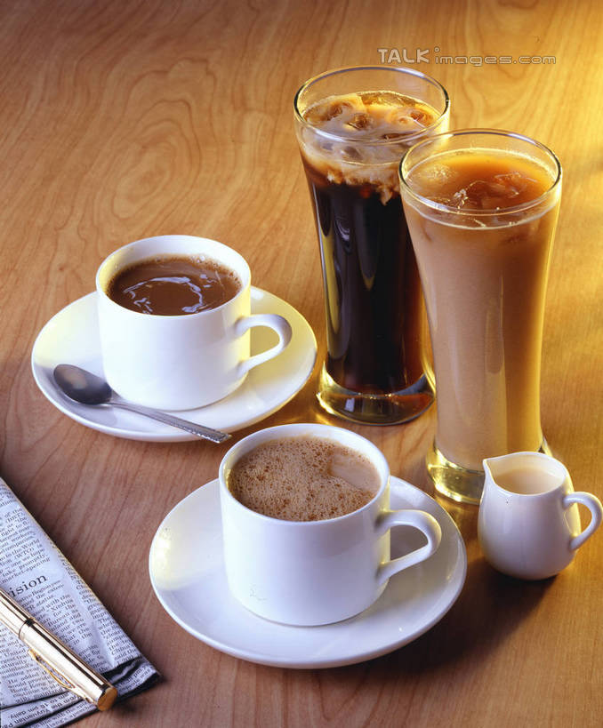 咖啡,无人,竖图,俯视,室内,特写,白天,幸福,餐桌,桌子,杯子,餐具,阴影,反射,瓷器,碟子,滤器,盘,影子,勺子,冰,奶茶,冰块,咖啡杯,陶瓷制品,娱乐,冷冻,玻璃制品,饮料,盘子,水杯,碟,享受,休闲,温馨,放松,寒冷,乐趣,冷藏,餐台,冰冷,提神,舒适,瓷杯,醒脑,漏勺,软饮料,保鲜,玻璃杯,彩图,高角度拍摄,shrj1