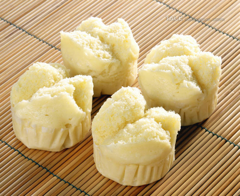 点心,无人,横图,俯视,室内,特写,白天,餐桌,桌子,阴影,反射,影子,料理,食品,面点,美食,食物,糕点,黄色,四个,中式,餐台,发糕,彩图,高角度拍摄,shrj1