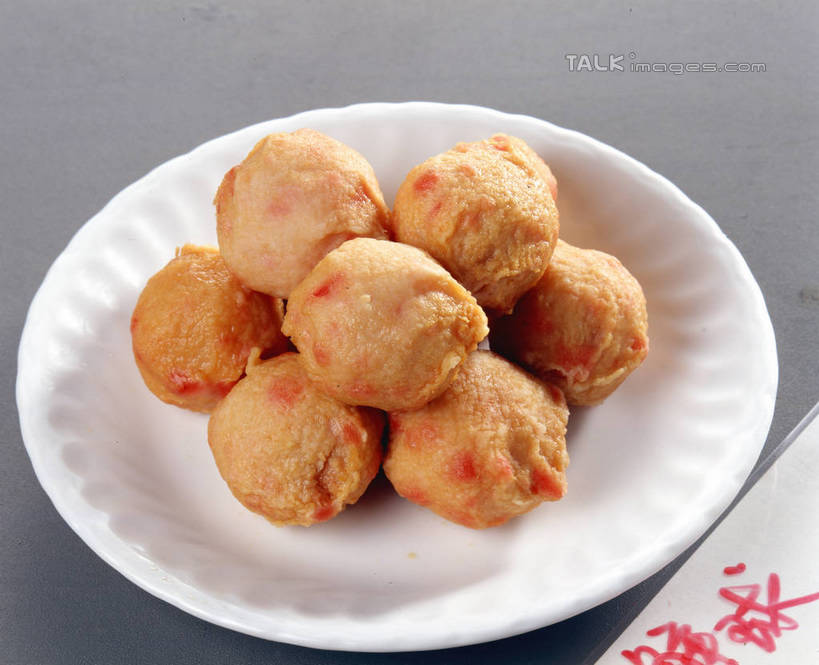 无人,横图,俯视,室内,特写,白天,餐桌,桌子,餐具,一堆,许多,阴影,堆叠,堆积,反射,标志,碟子,盘,文字,影子,字符,肉,纸张,丸子,很多,标识,肉类,肉丸,红色,盘子,碟,汉字,餐台,堆,虾肉,中文,肉食,虾丸,国文,华文,彩图,高角度拍摄,shrj1