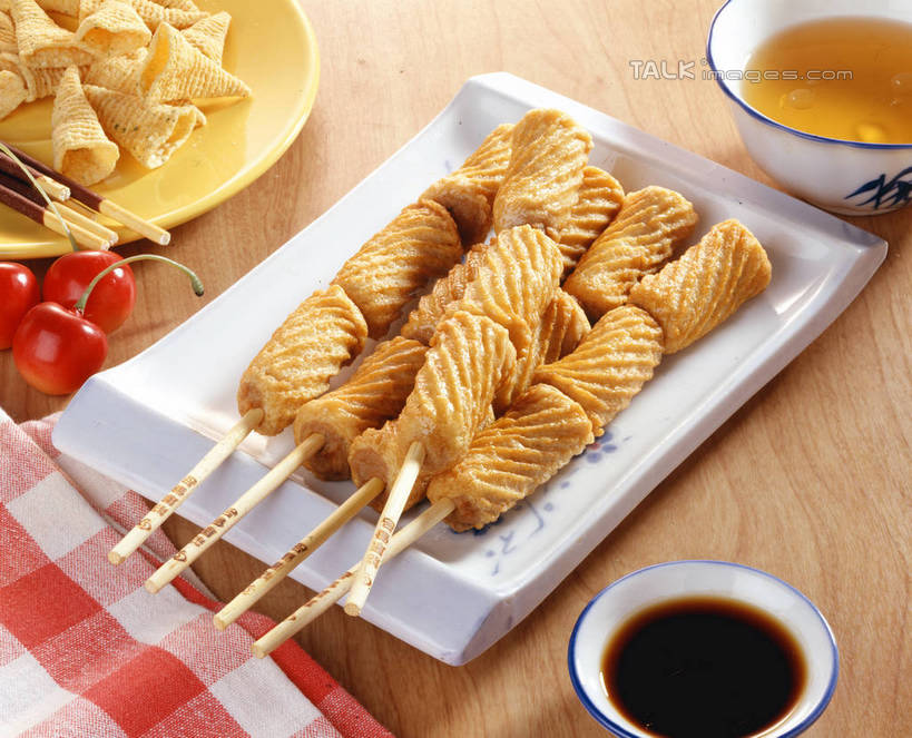 无人,横图,俯视,室内,特写,白天,烹饪,餐桌,桌子,樱桃,餐具,水果,阴影,新鲜,反射,碟子,盘,影子,陶瓷,调料,肉,生食,香肠,鱼肉,日本料理,料理,食品,果实,陶瓷制品,鱼香肠,调味品,调味料,酱油,菜肴,美食,肉类,竹签,食物,盘子,餐巾,容器,碟,碗,日式料理,日式,佳肴,有机食品,绿色食品,餐台,储藏,储存,肉食,取食签,关东煮,关东炊,黑轮,御田,豉油,保洁方巾,口布,樱珠,莺桃,英桃,楔桃,牛桃,荆桃,彩图,高角度拍摄,贮存,shrj1