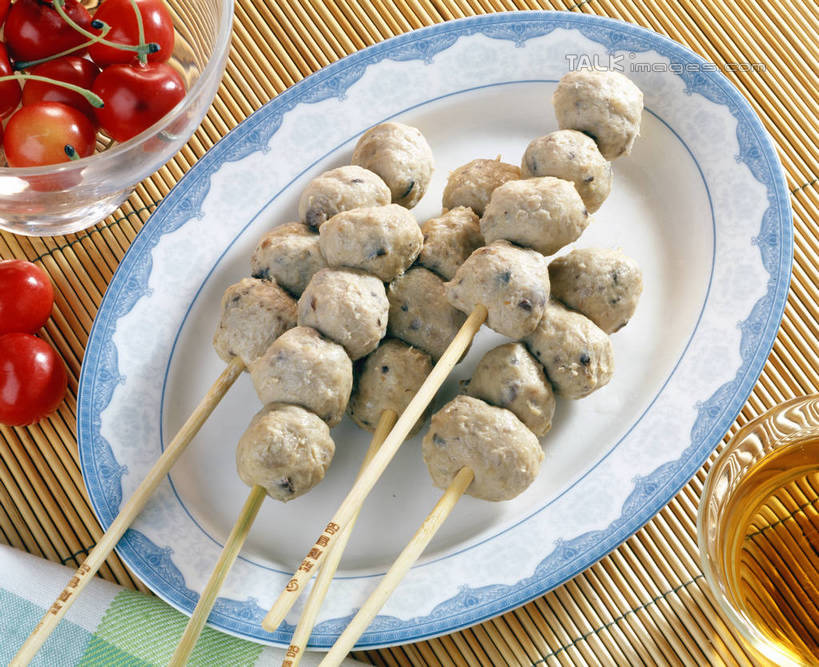 无人,横图,俯视,室内,特写,白天,烹饪,餐桌,桌子,樱桃,餐具,水果,玻璃,阴影,新鲜,反射,碟子,盘,影子,肉,生食,食用油,油,日本料理,橄榄油,料理,食品,果实,丸子,肉糜,肉末,菜肴,美食,肉类,肉丸,竹签,玻璃制品,食物,盘子,容器,碟,碗,日式料理,日式,佳肴,有机食品,绿色食品,餐台,储藏,储存,贡丸,肉食,香菇贡丸,植物油,关东煮,关东炊,黑轮,御田,樱珠,莺桃,英桃,楔桃,牛桃,荆桃,彩图,高角度拍摄,贮存,shrj1