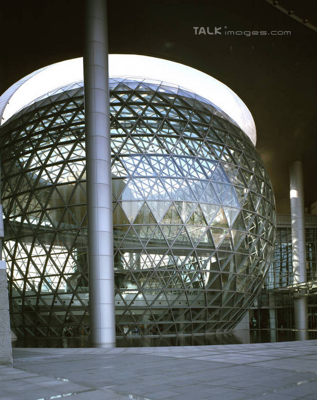 无人,竖图,室外,白天,正面,度假,美景,城市风光,标志建筑,城市,地标,建筑,上海,中国,亚洲,阴影,光线,图形,影子,景观,建筑群,几何,娱乐,建设,浦东,蓝色,蓝天,天空,阳光,天,享受,休闲,球体,景色,放松,晴朗,申,数学,国际会展中心,浦东新区,东亚,上海市,万里无云,中华人民共和国,沪,华东地区,晴空,晴空万里,彩图,几何图形,立体几何,立体图形,上海国际会展中心,shrj1