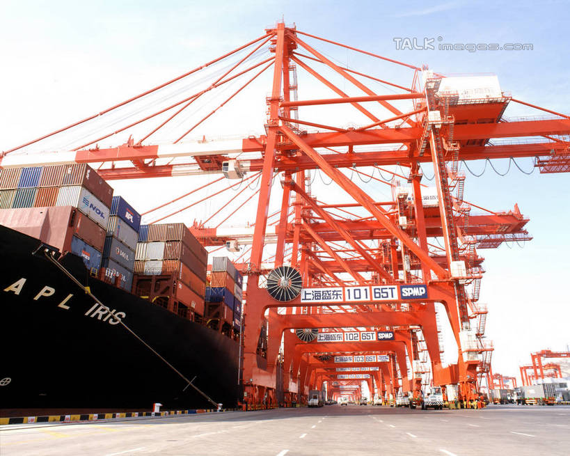 无人,码头,横图,室外,白天,仰视,度假,技术,美景,城市风光,城市,港口,建筑,船,阴影,光线,影子,景观,云,云朵,集装箱,云彩,娱乐,设备,货柜,施工,蓝色,白云,蓝天,天空,阳光,箱子,交通工具,天,享受,休闲,机械,起重机,景色,放松,运输,晴朗,工程,载具,货船,物流,集装箱码头,晴空,彩图,低角度拍摄,摆渡口,埠头,渡口,渡头,港湾,海港,货运码头,口岸,商港,商船,shrj1