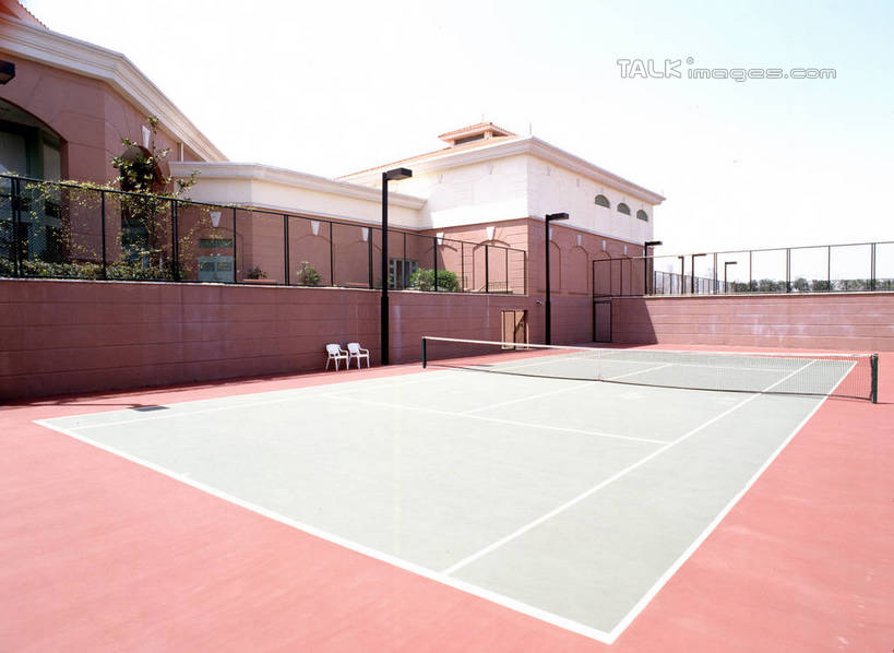 无人,家,横图,室外,白天,正面,度假,美景,别墅,城市风光,城市,路灯,照明,房屋,屋子,景观,公寓,球场,网球场,球网,灯光,娱乐,场地,洋房,楼房,住宅,灯,蓝色,蓝天,天空,天,享受,休闲,景色,放松,晴朗,照亮,照明设备,万里无云,网球球网,晴空,晴空万里,彩图,房子,网球场地,硬地场,shrj1