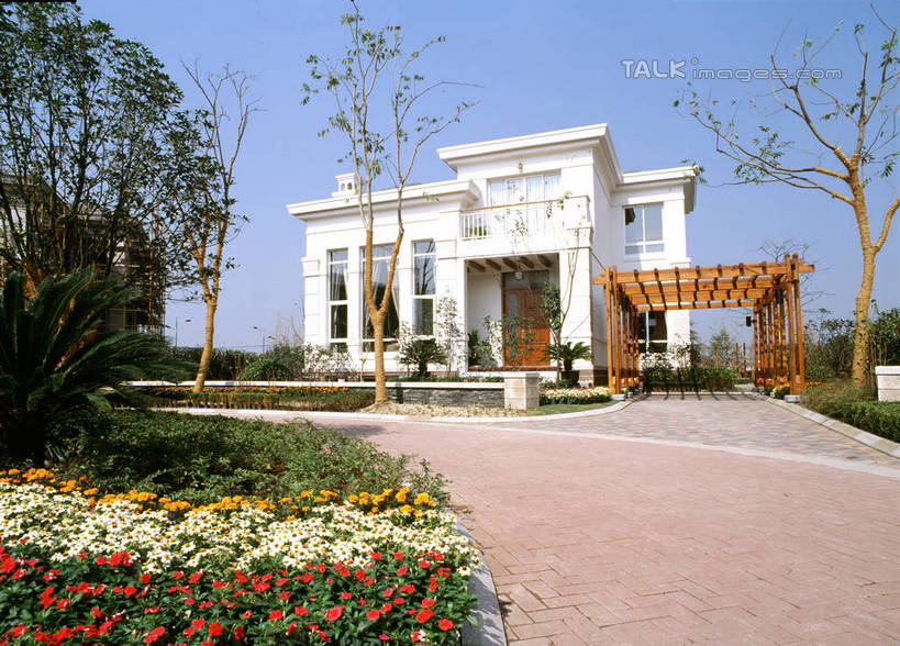 无人,家,横图,室外,白天,正面,度假,草地,草坪,美景,植物,别墅,城市风光,城市,盛开,长廊,房屋,屋子,景观,公寓,花蕾,娱乐,洋房,楼房,住宅,草,花,花瓣,花朵,鲜花,树,树木,蓝色,绿色,蓝天,天空,自然,天,花苞,花蕊,享受,休闲,景色,放松,生长,晴朗,成长,万里无云,晴空,晴空万里,彩图,房子,shrj1