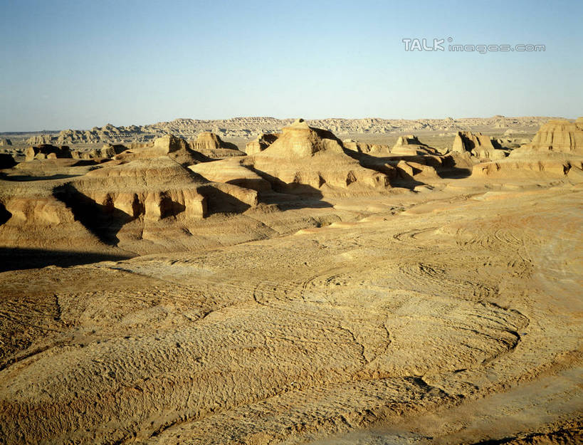 无人,横图,俯视,航拍,室外,白天,旅游,度假,石头,美景,山,山脉,峡谷,阴影,光线,纹路,石子,纹理,影子,景观,山峰,山谷,山峦,娱乐,蓝色,蓝天,天空,阳光,自然,群山,天,享受,休闲,景色,放松,晴朗,连绵,绵延,岩层,鸟瞰,自然风光,山岭,万里无云,肌理,联贯,石块,岩石,晴空,晴空万里,彩图,高角度拍摄,shrj1