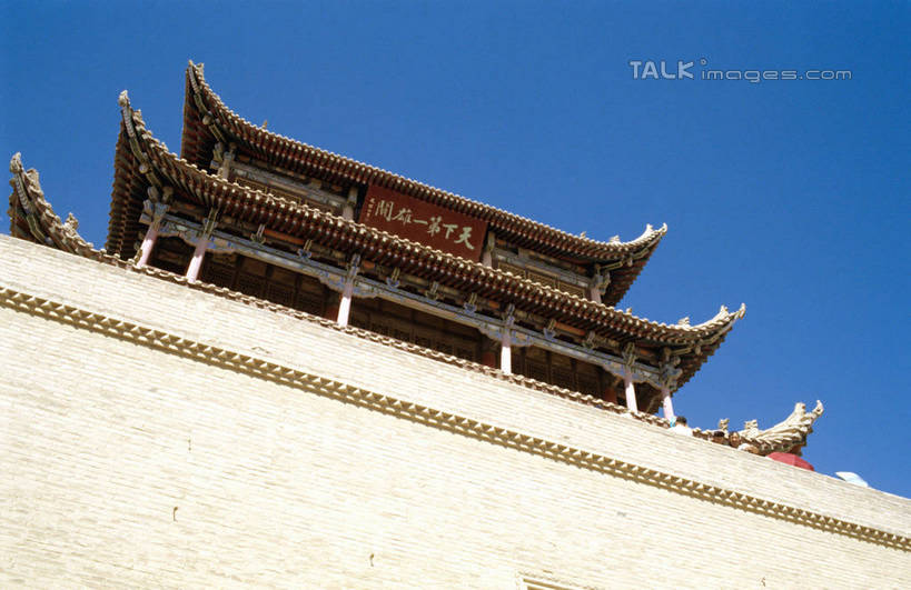 无人,横图,室外,白天,仰视,旅游,度假,名胜古迹,标志建筑,地标,建筑,雕塑,阴影,遗迹,艺术,装饰,光线,标志,雕刻,牌匾,文字,影子,字符,堡垒,城堡,墙,古迹,文化,文物,娱乐,标识,建设,古建筑,墙壁,墙面,蓝色,蓝天,天空,阳光,工艺品,天,享受,休闲,汉字,旅游胜地,放松,晴朗,纪念,美术,要塞,中文,主题,陈列,古文明,万里无云,功能,美学,国文,华文,设防,晴空,晴空万里,彩图,低角度拍摄,shrj1