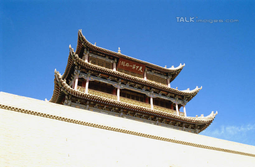 无人,横图,室外,白天,仰视,旅游,度假,名胜古迹,标志建筑,地标,建筑,雕塑,阴影,遗迹,艺术,装饰,光线,标志,雕刻,牌匾,文字,影子,字符,堡垒,城堡,墙,古迹,文化,文物,娱乐,标识,建设,古建筑,墙壁,墙面,蓝色,蓝天,天空,阳光,工艺品,天,享受,休闲,汉字,旅游胜地,放松,晴朗,纪念,美术,要塞,中文,主题,陈列,古文明,万里无云,功能,美学,国文,华文,设防,晴空,晴空万里,彩图,低角度拍摄,shrj1