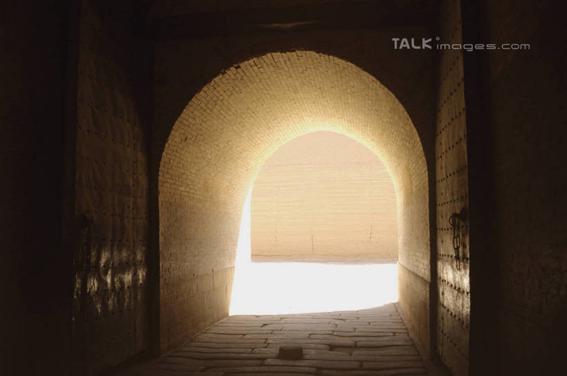 无人,横图,室外,白天,正面,旅游,度假,名胜古迹,标志建筑,地标,建筑,阴影,遗迹,反射,影子,墙,走道,走廊,过道,古迹,文物,娱乐,建设,古建筑,墙壁,墙面,享受,休闲,旅游胜地,放松,古文明,拱廊,彩图,shrj1