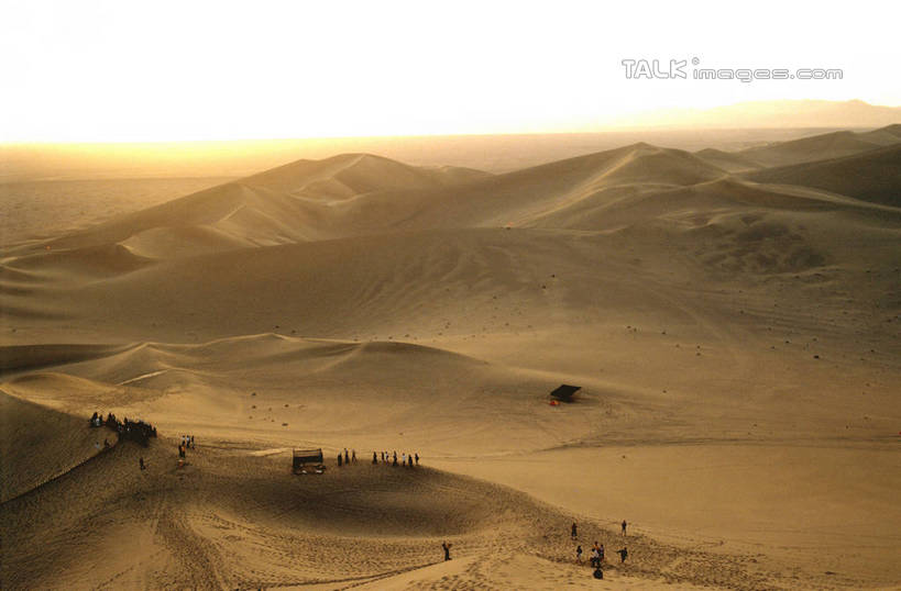 无人,横图,俯视,航拍,室外,白天,旅游,度假,石头,美景,日落,沙漠,山,山脉,峡谷,阴影,光线,纹路,石子,纹理,影子,景观,山峰,晚霞,霞光,落日,山谷,山峦,娱乐,阳光,自然,黄昏,群山,享受,休闲,景色,彩霞,放松,连绵,绵延,岩层,鸟瞰,自然风光,山岭,肌理,联贯,夕照,薄暮,大漠,砂漠,石块,岩石,夕阳,彩图,高角度拍摄,傍晚,斜阳,shrj1