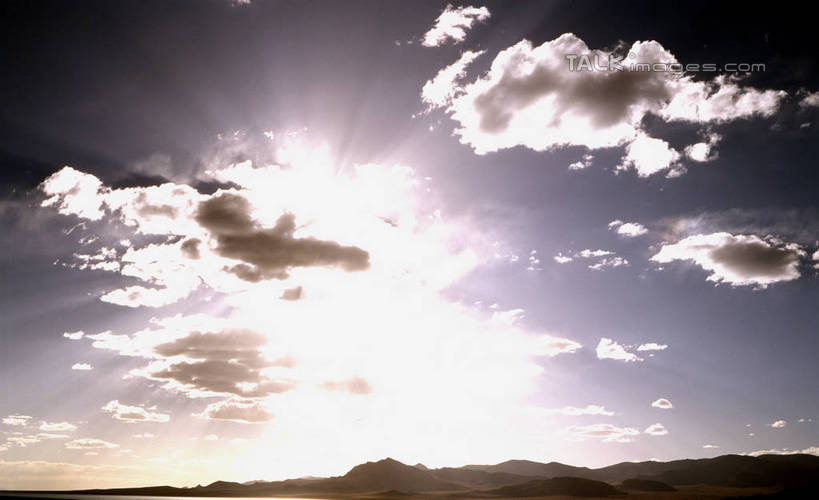 无人,横图,室外,白天,仰视,旅游,度假,石头,美景,山,山脉,峡谷,阴影,梦幻,发光,光束,光线,纹路,石子,纹理,影子,景观,山峰,云,云朵,光亮,山谷,山峦,云彩,娱乐,蓝色,白云,蓝天,天空,阳光,自然,群山,天,享受,休闲,景色,放松,晴朗,连绵,绵延,未来,岩层,发亮,自然风光,山岭,憧憬,肌理,联贯,石块,岩石,晴空,彩图,低角度拍摄,shrj1