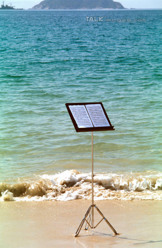 无人,竖图,室外,白天,正面,旅游,度假,岛屿,海浪,海洋,美景,沙滩,书籍,阴影,光线,沙子,影子,岛,海岸,景观,浪花,乐谱,五线谱,沙地,音乐,娱乐,架子,蓝色,蓝天,天空,阳光,自然,海水,天,享受,休闲,景色,放松,晴朗,节拍,自然风光,音符,海景,万里无云,乐谱架,符头,符干,符尾,乐章,大海,风浪,海,海水的波动,海滩,近岸浪,列岛,群岛,涌浪,诸岛,晴空,晴空万里,彩图,shrj1