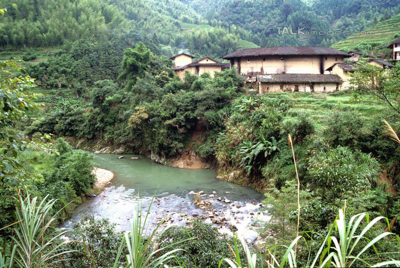 无人,家,横图,室外,白天,正面,旅游,度假,草地,草坪,河流,美景,森林,水,植物,阴影,光线,影子,房屋,屋子,河水,景观,水流,娱乐,楼房,住宅,草,树,树木,绿色,阳光,自然,享受,休闲,瓦房,景色,放松,生长,成长,自然风光,彩图,房子,shrj1