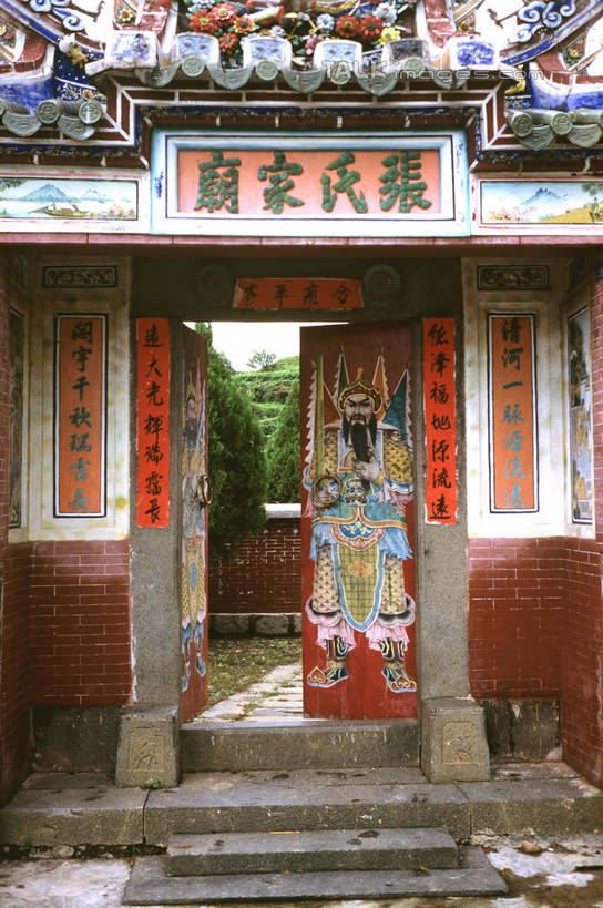 无人,竖图,室外,白天,正面,旅游,度假,楼梯,门,标志建筑,地标,建筑,对联,阴影,艺术,光线,标志,文字,影子,字符,手工艺品,阶梯,文化,娱乐,标识,建设,台阶,阳光,工艺品,门框,享受,休闲,汉字,旅游胜地,放松,春联,高雅,中国文化,中文,自信心,品位,国文,华文,彩图,对子,楹联,shrj1