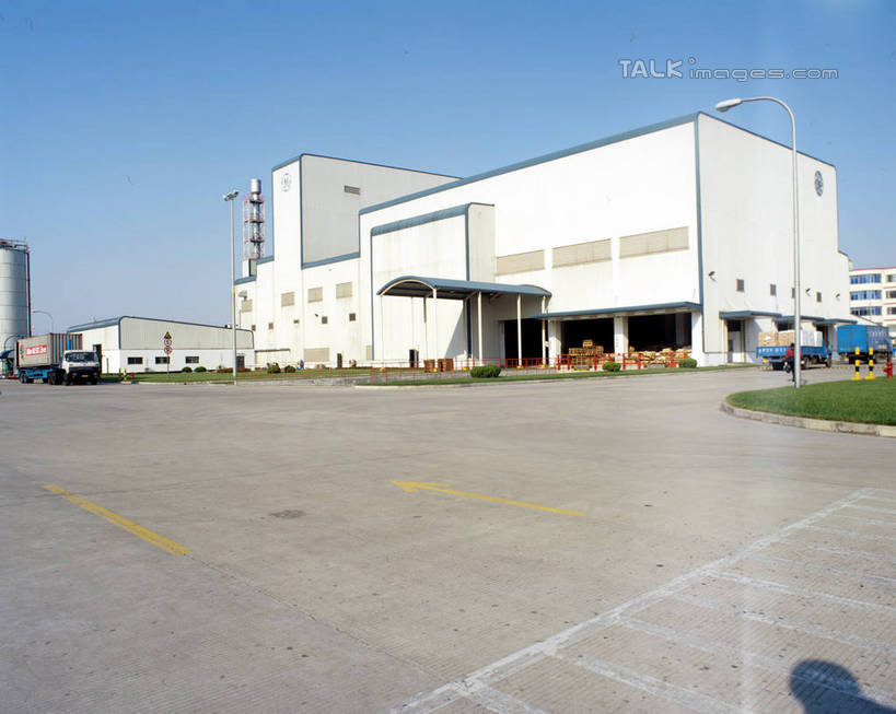 无人,工厂,横图,室外,白天,正面,度假,车间,流水线,草地,草坪,美景,植物,城市风光,城市,道路,路,路灯,照明,阴影,光线,影子,景观,小路,灯光,交通,娱乐,灯,草,蓝色,绿色,蓝天,天空,阳光,天,享受,休闲,景色,放松,工业,晴朗,照亮,照明设备,万里无云,晴空,晴空万里,彩图,制造厂,生产工厂,shrj1