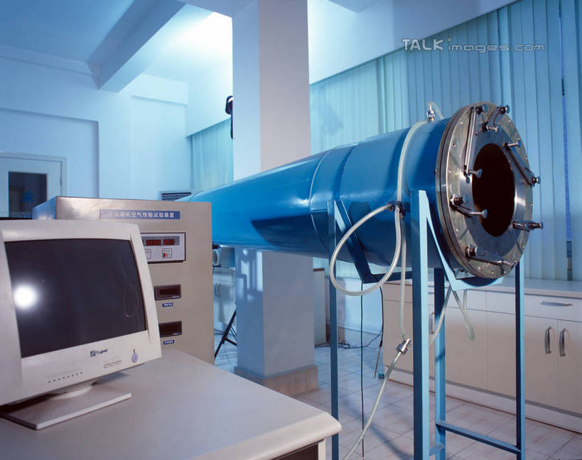 无人,办公室,工厂,横图,室内,白天,正面,车间,机器,流水线,电脑,显示器,鼠标,键盘,窗户,家具,桌子,朦胧,模糊,网络,百叶窗,办公桌,输入设备,通讯设备,机械,台式电脑,工业,通信设备,输出设备,办公家具,彩图,制造厂,生产工厂,shrj1