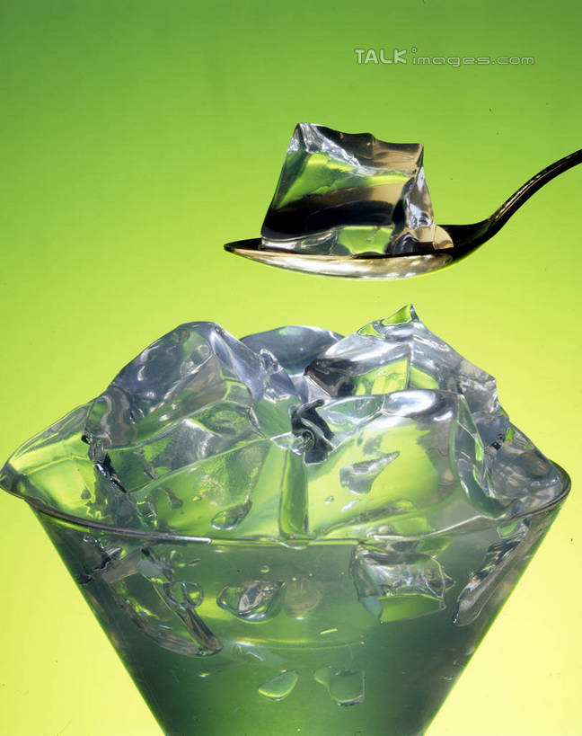 无人,竖图,室内,特写,白天,正面,静物,杯子,金属制品,绿色背景,阴影,反射,金属,影子,勺子,冰,冰块,冷冻,玻璃制品,水杯,调羹,汤匙,寒冷,摄影,影棚,冷藏,冰冷,保鲜,玻璃杯,彩图,影棚拍摄,拍摄,shrj1