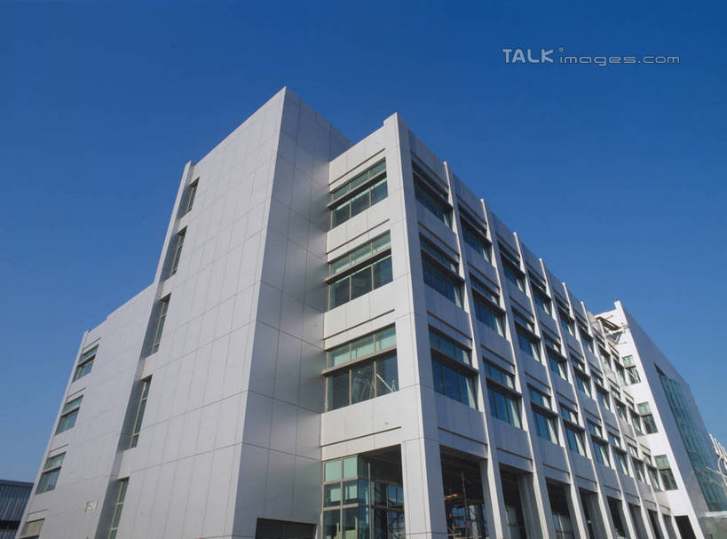 无人,工厂,横图,室外,白天,仰视,度假,车间,流水线,美景,窗户,城市风光,城市,阴影,光线,影子,景观,娱乐,玻璃窗,蓝色,蓝天,天空,阳光,天,享受,休闲,景色,放松,工业,晴朗,万里无云,晴空,晴空万里,彩图,低角度拍摄,制造厂,生产工厂,shrj1