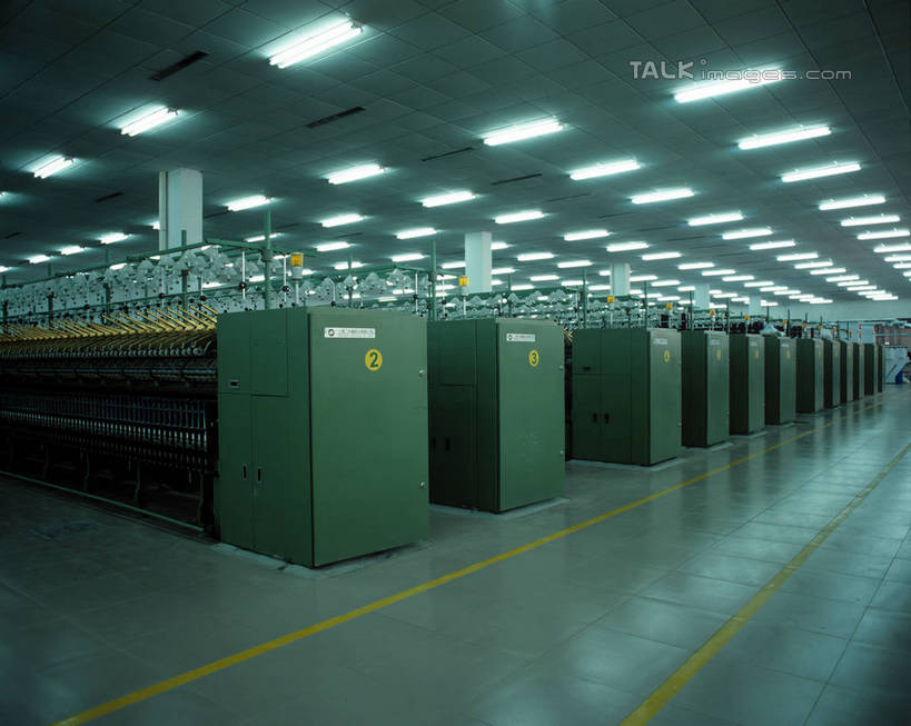 无人,工厂,横图,室内,白天,正面,车间,机器,流水线,照明,一排,阴影,整齐,光线,铁桶,桶,影子,灯光,顶灯,灯,排列,容器,灯具,工业,储藏,照亮,制造,机床,照明设备,储存,队列,车床,彩图,制造厂,工具机,工作母机,生产工厂,贮存,shrj1