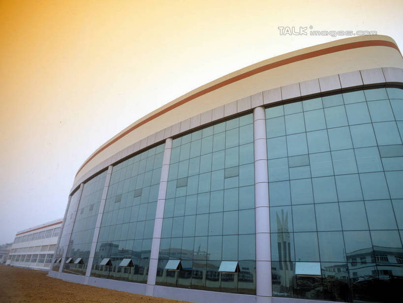 无人,工厂,横图,室外,白天,仰视,度假,车间,流水线,美景,日落,窗户,城市风光,城市,一排,阴影,整齐,并列,并排,光线,影子,景观,晚霞,霞光,落日,娱乐,玻璃窗,排列,阳光,黄昏,享受,休闲,景色,彩霞,放松,工业,队列,平行,夕照,薄暮,夕阳,彩图,低角度拍摄,傍晚,制造厂,生产工厂,斜阳,shrj1