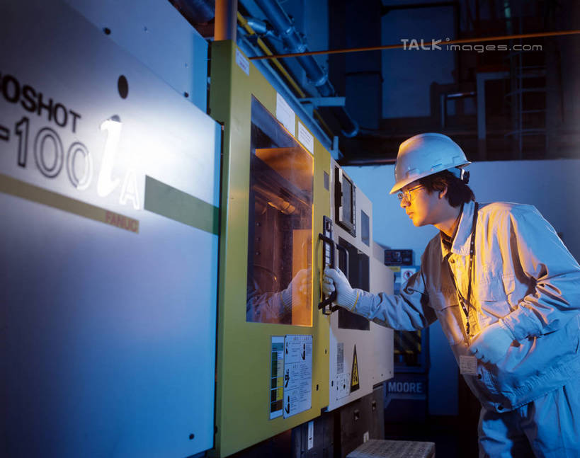 东方人,一个人,工厂,站,横图,室内,白天,侧面,工作服,制服,安全,车间,机器,流水线,帽子,亚洲,仅一个男性,仅一个人,火炉,头盔,防护,注视,黄种人,工人,仅一个年轻男性,安全帽,手套,观察,看,站着,机械,工业,观看,保护,察看,关注,保险,保全,周全,安稳,安定,防护手套,工作制服,平安,男人,男性,年轻男性,亚洲人,员工,站立,半身,彩图,工作套服,制造厂,匠人,劳动者,体力工,生产工厂,shrj1