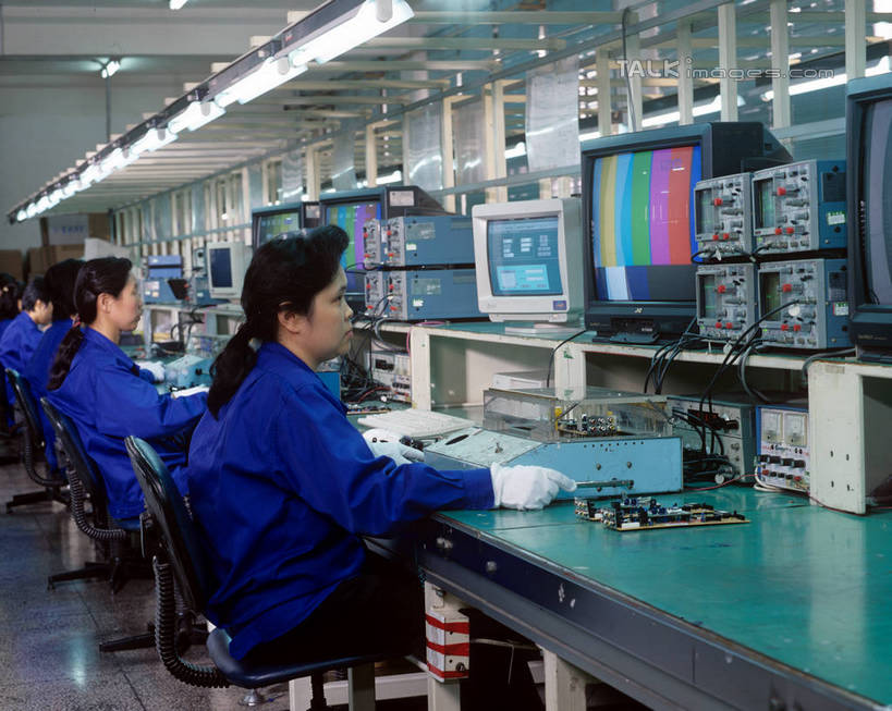 东方人,三个人,伙伴,朋友,工厂,坐,搬运,横图,室内,白天,侧面,工作服,制服,友谊,安全,合作,团队,车间,流水线,电视,椅子,亚洲,一排,握,整齐,传输,电路板,防护,拿,拿着,注视,黄种人,排列,工人,会议椅,手套,观察,看,战略,握着,工业,运输,观看,保护,线路板,办公椅,传送带,印刷电路板,察看,便利,传送,队列,关注,载具,彩电,保险,传输带,保全,周全,安稳,安定,联合,合谋,防护手套,商务椅,培训椅,彩色电视机,显像管屏,显像管屏幕,方便,工作制服,PCB板铝基板,PCB电路板,超薄电路板,超薄线路板,高频板,配合,平安,协作,年轻女性,女人,女性,亚洲人,员工,电视机,坐着,半身,彩图,工作套服,制造厂,匠人,劳动者,体力工,生产工厂,shrj1