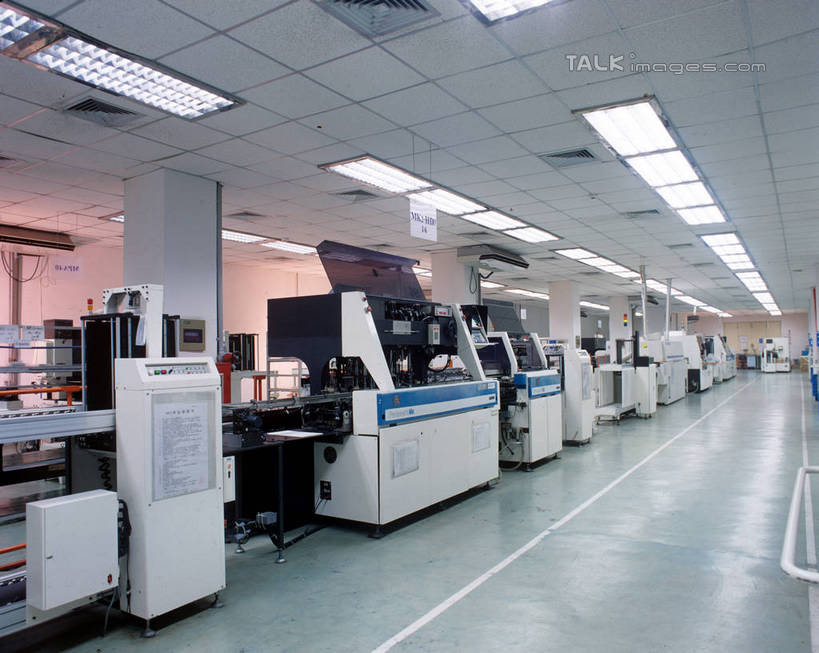 无人,工厂,横图,室内,白天,正面,车间,机器,流水线,照明,阴影,光线,影子,灯光,顶灯,灯,灯具,工业,照亮,制造,机床,照明设备,车床,彩图,制造厂,工具机,工作母机,生产工厂,shrj1
