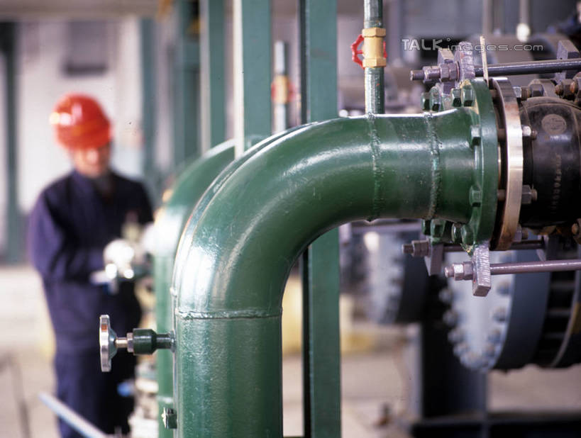 东方人,一个人,工厂,站,横图,室内,白天,正面,工作服,制服,安全,车间,流水线,帽子,亚洲,仅一个男性,仅一个人,握,朦胧,模糊,头盔,防护,注视,黄种人,工人,仅一个年轻男性,安全帽,手套,低头,观察,看,站着,握着,工业,观看,保护,阀门,调节,察看,关注,保险,保全,周全,安稳,安定,防护手套,工作制服,稳压,平安,男人,男性,年轻男性,亚洲人,员工,站立,半身,彩图,工作套服,制造厂,截止,导流,分流,匠人,劳动者,体力工,生产工厂,shrj1