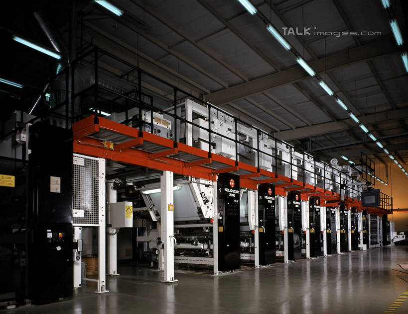 无人,工厂,栏杆,横图,室内,白天,正面,车间,机器,流水线,照明,一排,阴影,整齐,光线,扶手,影子,灯光,护栏,顶灯,灯,排列,灯具,工业,照亮,制造,机床,照明设备,队列,车床,彩图,制造厂,工具机,工作母机,生产工厂,shrj1