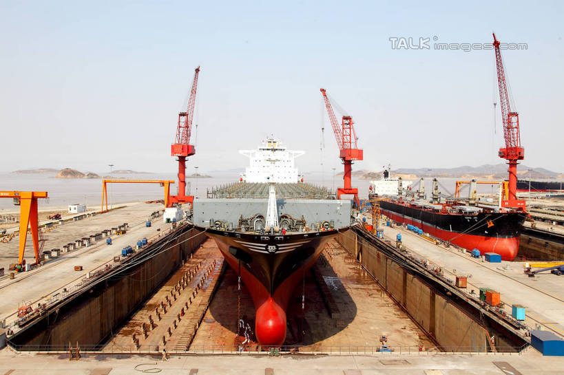 无人,工厂,码头,横图,室外,白天,正面,度假,车间,流水线,技术,海浪,海洋,美景,城市风光,城市,港口,建筑,轮船,船,阴影,光线,影子,景观,浪花,娱乐,设备,施工,蓝色,蓝天,天空,阳光,海水,交通工具,天,享受,休闲,机械,起重机,景色,放松,工业,晴朗,工程,载具,海景,万里无云,造船厂,大海,风浪,海,海水的波动,近岸浪,涌浪,晴空,晴空万里,彩图,摆渡口,埠头,渡口,渡头,港湾,海港,货运码头,口岸,商港,制造厂,生产工厂,shrj1