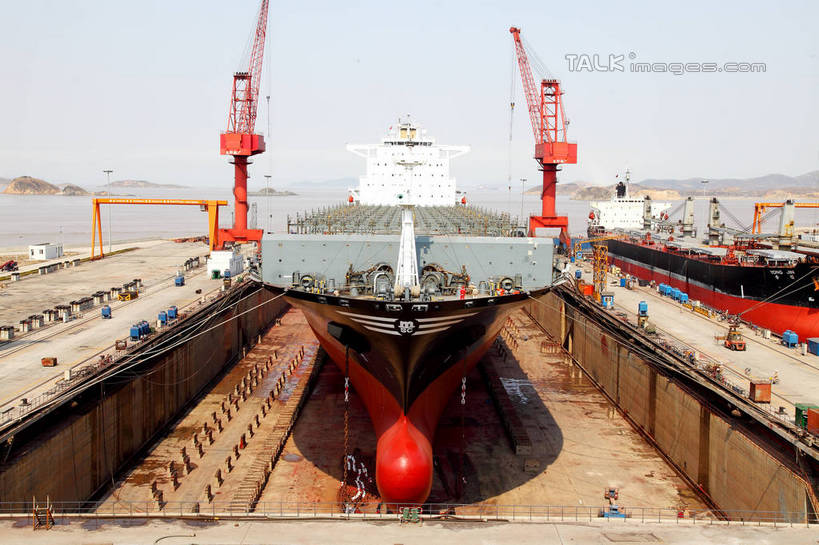 无人,工厂,码头,横图,室外,白天,正面,度假,车间,流水线,技术,海浪,海洋,美景,城市风光,城市,港口,建筑,轮船,船,阴影,光线,影子,景观,浪花,娱乐,设备,施工,蓝色,蓝天,天空,阳光,海水,交通工具,天,享受,休闲,机械,起重机,景色,放松,工业,晴朗,工程,载具,海景,万里无云,造船厂,大海,风浪,海,海水的波动,近岸浪,涌浪,晴空,晴空万里,彩图,摆渡口,埠头,渡口,渡头,港湾,海港,货运码头,口岸,商港,制造厂,生产工厂,shrj1