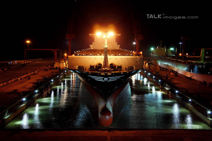 无人,工厂,码头,横图,室外,夜晚,正面,度假,车间,流水线,技术,美景,水,城市风光,城市,港口,建筑,路灯,轮船,船,照明,一艘,阴影,朦胧,模糊,光线,液体,影子,景观,水池,水滴,灯光,娱乐,设备,灯,施工,交通工具,享受,休闲,机械,起重机,景色,放松,工业,照亮,工程,照明设备,载具,造船厂,彩图,摆渡口,埠头,渡口,渡头,港湾,海港,货运码头,口岸,商港,制造厂,生产工厂,shrj1