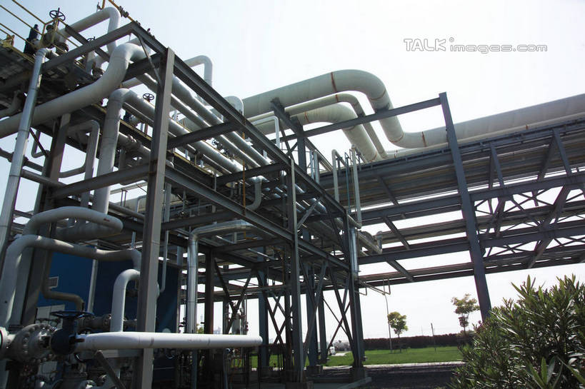 无人,工厂,横图,室外,白天,仰视,度假,车间,流水线,草地,草坪,美景,植物,城市风光,城市,阴影,光线,纹路,纹理,影子,景观,云,云朵,云彩,娱乐,管道,草,树,树木,蓝色,绿色,白云,蓝天,天空,阳光,自然,天,享受,休闲,景色,放松,工业,庞大,生长,晴朗,成长,复杂,肌理,繁杂,晴空,彩图,低角度拍摄,制造厂,生产工厂,shrj1