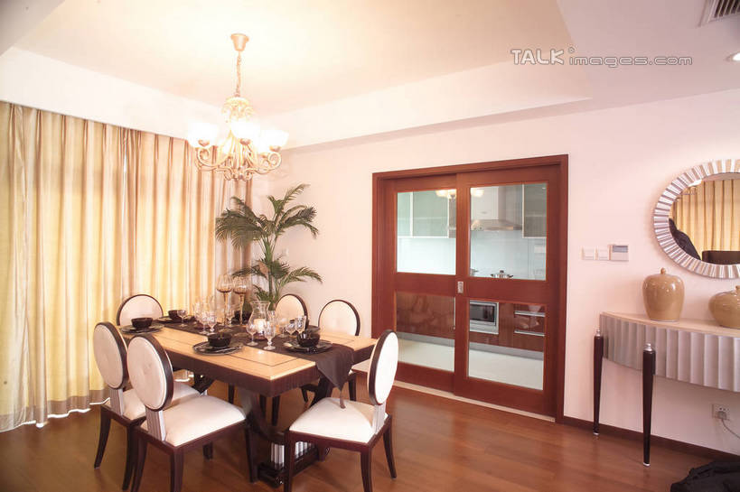 无人,家,横图,室内,白天,正面,植物,别墅,餐桌,窗帘,家具,镜子,门,装修,桌子,建筑,椅子,照明,欧式,拉门,阴影,装饰,光线,盆栽,影子,饭厅,房屋,木椅,屋子,公寓,灯光,盆景,豪华,建设,现代,移门,装潢,洋房,楼房,吊灯,住宅,灯,绿色,自然,帘子,灯具,室内装潢,遮阳,生长,成长,餐台,华丽,修饰,样板房,明亮,照亮,点缀,镜像,舒适,家居装潢,镜面,照明设备,房屋设计,地中海风格,古典风格,简约风格,室内设计,宽敞,样板房装潢,衬托,美观,雅致,雅观,障子,纸门,设计,彩图,房子,shrj1