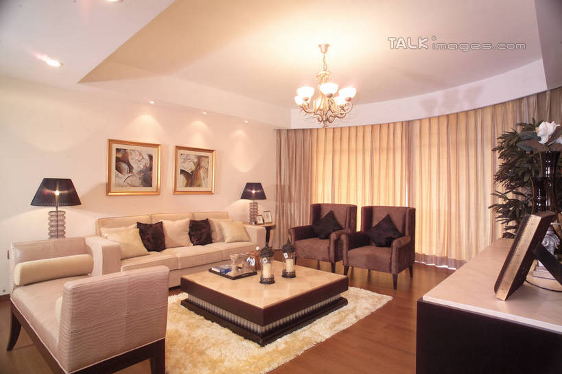 无人,家,客厅,横图,室内,白天,正面,植物,别墅,窗户,窗帘,地毯,家具,靠垫,落地窗,沙发,装修,桌子,建筑,照明,欧式,阴影,装饰,编织,光线,木制,盆栽,影子,手工艺品,房屋,屋子,公寓,灯光,靠枕,盆景,织物,豪华,茶几,建设,现代,装潢,洋房,楼房,吊灯,玻璃窗,住宅,灯,绿色,自然,帘子,木制品,工艺品,灯具,垫子,落地灯,室内装潢,枕头,遮阳,生长,成长,华丽,修饰,样板房,明亮,照亮,点缀,起居室,舒适,家居装潢,照明设备,房屋设计,地中海风格,古典风格,简约风格,布艺沙发,室内设计,宽敞,样板房装潢,衬托,美观,雅致,雅观,客堂,设计,彩图,房子,shrj1