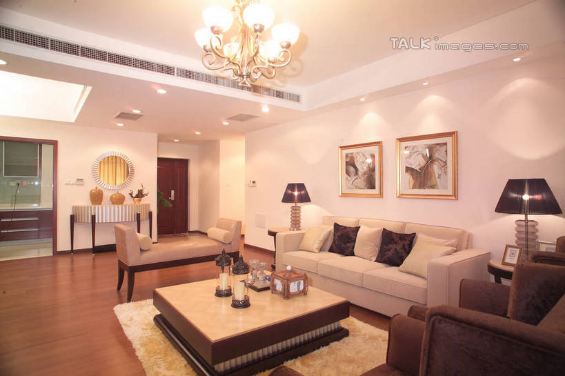 无人,家,客厅,横图,室内,白天,正面,别墅,家具,镜子,靠垫,门,沙发,台灯,装修,桌子,建筑,照明,欧式,阴影,装饰,光线,木制,影子,房屋,屋子,公寓,灯光,靠枕,豪华,茶几,建设,现代,装潢,洋房,楼房,吊灯,住宅,灯,木制品,灯具,垫子,门框,室内装潢,枕头,样板房,明亮,照亮,镜像,起居室,舒适,家居装潢,镜面,照明设备,房屋设计,地中海风格,古典风格,简约风格,布艺沙发,室内设计,宽敞,样板房装潢,客堂,设计,彩图,房子,shrj1