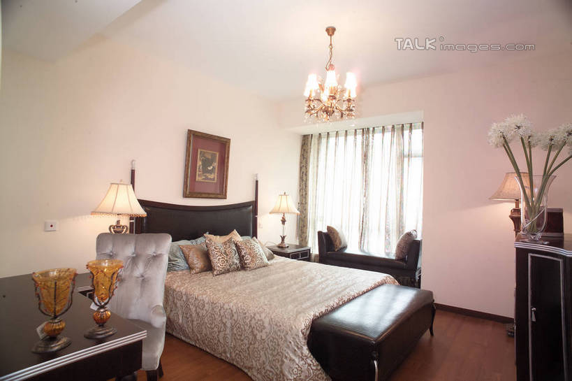 无人,家,横图,室内,白天,正面,绘画,别墅,餐桌,窗户,窗帘,床,家具,靠垫,台灯,卧室,装修,桌子,建筑,椅子,欧式,艺术,装饰,盛开,罐子,房屋,双人床,屋子,公寓,床单,靠枕,古典,豪华,花蕾,文化,被子,建设,现代,装潢,洋房,楼房,玻璃窗,住宅,玻璃制品,花,花瓣,花朵,鲜花,帘子,玻璃瓶,瓶子,工艺品,垫子,室内装潢,枕头,花苞,花蕊,品味,遮阳,餐台,华丽,修饰,样板房,明亮,美术,点缀,高雅,舒适,被单,贵妃椅,家居装潢,挂画,房屋设计,地中海风格,古典风格,简约风格,室内设计,宽敞,样板房装潢,美学,衬托,美观,雅致,雅观,设计,装饰画,彩图,房子,睡房,卧房,贵妃榻,shrj1