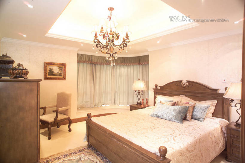 无人,家,横图,室内,白天,正面,绘画,别墅,窗帘,床,柜子,家具,靠垫,沙发,台灯,卧室,装修,建筑,照明,欧式,阴影,艺术,装饰,光线,影子,房屋,双人床,屋子,公寓,灯光,床单,靠枕,古典,豪华,文化,被子,建设,现代,装潢,洋房,楼房,吊灯,住宅,灯,帘子,工艺品,床头柜,灯具,垫子,室内装潢,枕头,品味,遮阳,华丽,修饰,样板房,明亮,照亮,美术,点缀,高雅,舒适,被单,家居装潢,照明设备,储存,挂画,房屋设计,地中海风格,古典风格,简约风格,布艺沙发,室内设计,宽敞,样板房装潢,美学,衬托,美观,雅致,雅观,储备,蕴藏,贮备,设计,装饰画,彩图,房子,睡房,卧房,贮存,shrj1