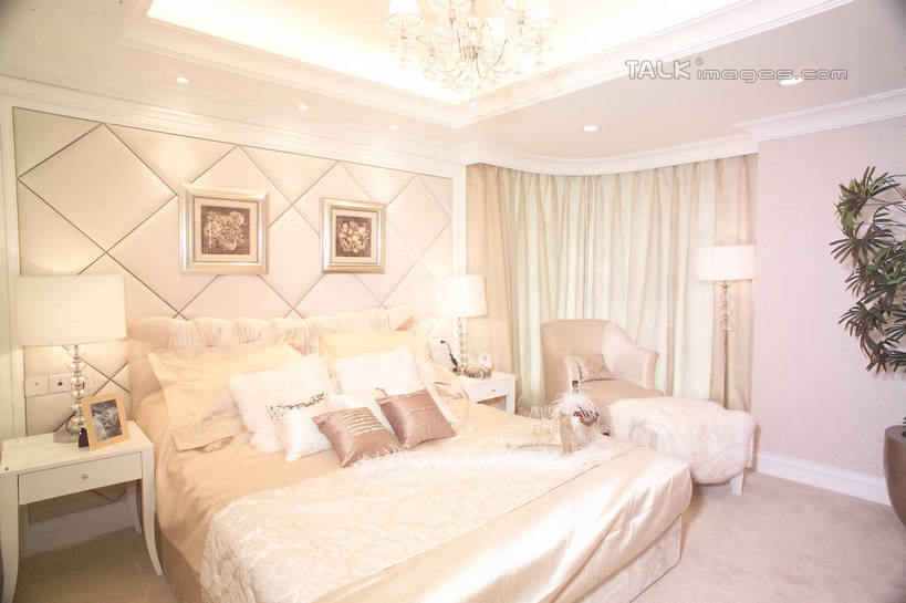 无人,家,横图,室内,白天,正面,绘画,植物,别墅,窗帘,床,柜子,家具,靠垫,台灯,装修,建筑,椅子,照明,欧式,阴影,艺术,装饰,光线,盆栽,影子,房屋,屋子,公寓,灯光,床单,靠枕,盆景,古典,豪华,文化,被子,建设,现代,装潢,洋房,楼房,顶灯,住宅,灯,树,树木,绿色,自然,帘子,工艺品,床头柜,灯具,垫子,室内装潢,枕头,品味,遮阳,单人床,生长,成长,华丽,修饰,样板房,明亮,照亮,美术,点缀,高雅,舒适,被单,贵妃椅,家居装潢,照明设备,储存,挂画,房屋设计,地中海风格,古典风格,简约风格,室内设计,宽敞,样板房装潢,美学,衬托,美观,雅致,雅观,储备,蕴藏,贮备,盆景树,盆栽树,设计,装饰画,彩图,房子,贮存,贵妃榻,shrj1