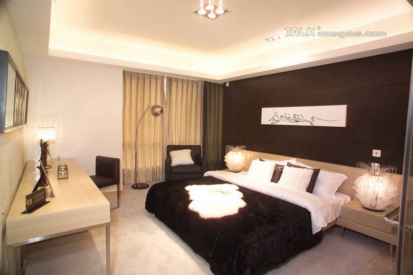 无人,家,横图,室内,白天,正面,绘画,别墅,窗帘,床,柜子,家具,靠垫,台灯,卧室,装修,建筑,照明,欧式,阴影,艺术,装饰,光线,影子,房屋,双人床,屋子,公寓,灯光,床单,靠枕,古典,豪华,文化,被子,建设,现代,装潢,洋房,楼房,顶灯,住宅,灯,帘子,工艺品,床头柜,灯具,垫子,室内装潢,枕头,品味,遮阳,华丽,修饰,样板房,明亮,照亮,美术,点缀,高雅,舒适,被单,家居装潢,照明设备,储存,挂画,房屋设计,地中海风格,古典风格,简约风格,室内设计,宽敞,样板房装潢,美学,衬托,美观,雅致,雅观,储备,蕴藏,贮备,设计,装饰画,彩图,房子,睡房,卧房,贮存,shrj1