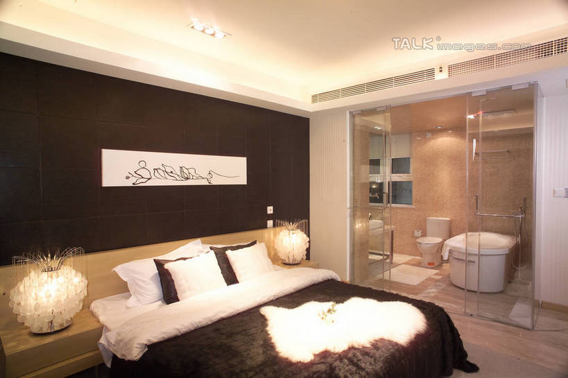 无人,家,横图,室内,白天,正面,绘画,别墅,窗帘,床,柜子,家具,靠垫,台灯,卫生间,卧室,浴室,装修,建筑,照明,欧式,阴影,艺术,装饰,光线,纺织物,水槽,影子,房屋,双人床,屋子,公寓,灯光,床单,靠枕,古典,豪华,文化,被子,建设,现代,水斗,装潢,洋房,楼房,顶灯,住宅,灯,帘子,工艺品,床头柜,灯具,垫子,毛巾,室内装潢,枕头,品味,清洁,遮阳,保暖,华丽,修饰,样板房,明亮,照亮,美术,点缀,高雅,舒适,被单,家居装潢,照明设备,储存,挂画,房屋设计,地中海风格,古典风格,简约风格,室内设计,宽敞,透气,防水,样板房装潢,美学,衬托,美观,雅致,雅观,储水,耐磨,吸水,储备,蕴藏,贮备,设计,淋浴房,装饰画,彩图,冲凉房,房子,沐浴间,沐浴室,睡房,卧房,贮存,shrj1