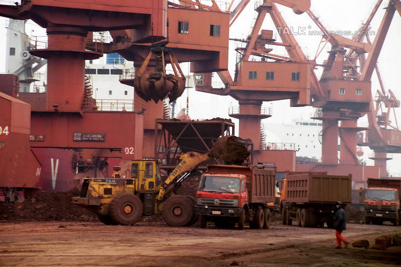 无人,码头,横图,室外,白天,正面,度假,技术,美景,城市风光,城市,港口,建筑,卡车,景观,集装箱,娱乐,车,施工,蓝色,蓝天,天空,交通工具,天,享受,休闲,机械,起重机,工程车,景色,放松,集装箱车,晴朗,货车,工程,载具,推土机,货运车,万里无云,交通运输,工作车,施工车,晴空,晴空万里,载重汽车,彩图,摆渡口,埠头,渡口,渡头,港湾,海港,货运码头,口岸,商港,shrj1