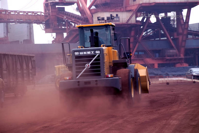 无人,工厂,横图,室外,白天,正面,度假,车间,流水线,技术,美景,城市风光,城市,建筑,中国,亚洲,一辆,飞溅,溅,景观,泥土,土壤,娱乐,山东,车,施工,交通工具,享受,休闲,机械,起重机,工程车,景色,放松,工业,工程,喷洒,载具,推土机,东亚,山东省,中华人民共和国,华东地区,鲁,交通运输,工作车,施工车,彩图,制造厂,生产工厂,shrj1