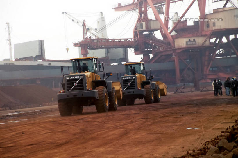 无人,工厂,横图,室外,白天,正面,度假,车间,流水线,技术,美景,城市风光,城市,建筑,中国,亚洲,一辆,飞溅,溅,景观,泥土,土壤,娱乐,山东,车,施工,交通工具,享受,休闲,机械,起重机,工程车,景色,放松,工业,工程,喷洒,载具,推土机,东亚,山东省,中华人民共和国,华东地区,鲁,交通运输,工作车,施工车,彩图,制造厂,生产工厂,shrj1