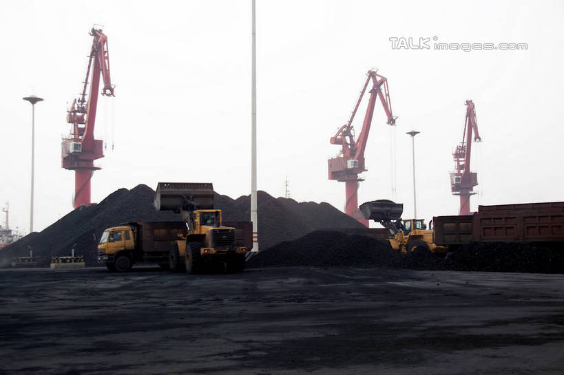 无人,横图,室外,白天,正面,度假,技术,美景,城市风光,城市,建筑,中国,亚洲,阴影,光线,影子,景观,娱乐,山东,车,施工,蓝色,蓝天,天空,阳光,建筑工地,交通工具,天,享受,休闲,机械,起重机,工程车,景色,放松,晴朗,工程,载具,推土机,东亚,山东省,万里无云,中华人民共和国,华东地区,鲁,地盘,建筑地盘,施工地盘,交通运输,工作车,施工车,晴空,晴空万里,彩图,工地,shrj1