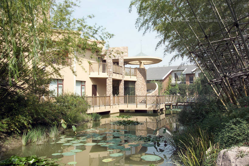 无人,家,横图,室外,白天,正面,度假,纯洁,湖,湖泊,美景,水,别墅,城市风光,城市,竹子,叶子,阴影,光线,影子,房屋,屋子,湖面,景观,水流,水面,公寓,荷叶,娱乐,洋房,楼房,住宅,蓝色,蓝天,天空,阳光,湖水,天,享受,休闲,景色,放松,晴朗,高雅,万里无云,莲叶,奉献,质朴,正直,担当,叶,叶片,晴空,晴空万里,竹,彩图,房子,奋进,操守,四君子,岁寒三友,性坚,虚怀,虚心,善群,卓尔,shrj1